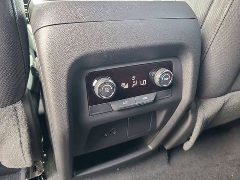 New 2026 Chevrolet Traverse LT image 13