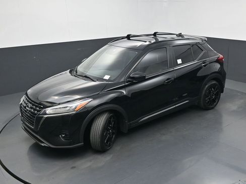 Used 2023 Nissan Kicks SR w/ SR Premium Package FWD image 33