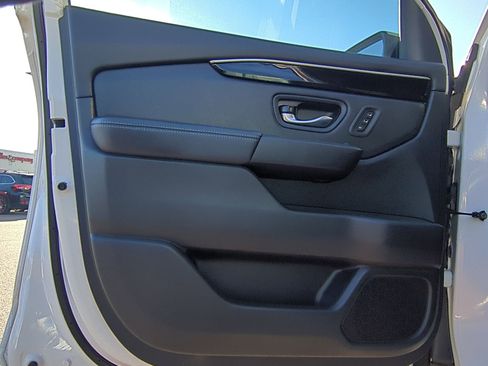 Used 2023 Honda Pilot Touring image 14