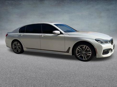 Used 2016 BMW 750i xDrive AWD/4WD image 31