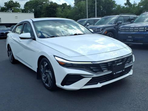 Certified 2024 Hyundai Elantra SEL w/ Convenience Package FWD image 3