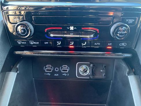 Used 2023 Jeep Grand Cherokee L Laredo image 34