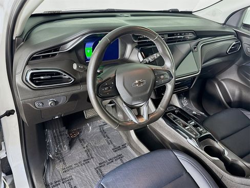 Used 2022 Chevrolet Bolt EUV LT w/ Convenience Package image 9