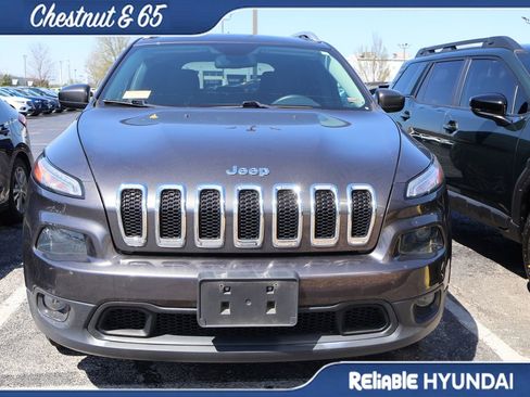 Used 2017 Jeep Cherokee Latitude w/ Cold Weather Group image 8