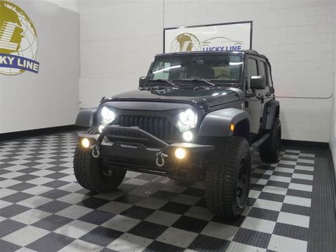 Used 2018 Jeep Wrangler Unlimited Sport S AWD/4WD image 4