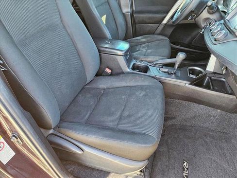 Used 2018 Toyota RAV4 LE image 20