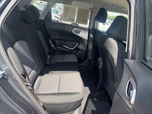 Used 2025 Kia Soul LX w/ LX Technology Package FWD image 23