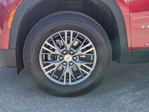 Used 2025 Chevrolet Traverse LT image 9