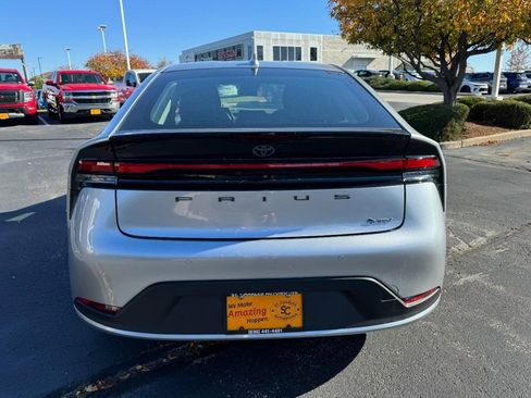Used 2025 Toyota Prius LE image 4