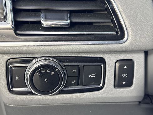 Used 2019 Lincoln Navigator Select image 24