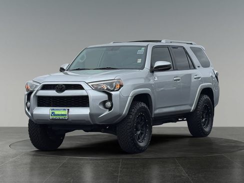 Used 2016 Toyota 4Runner SR5 RWD image 4