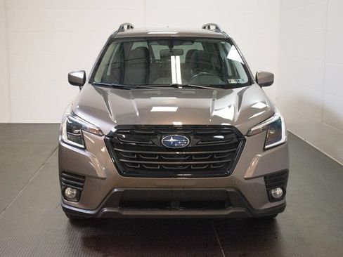 Used 2023 Subaru Forester Premium AWD/4WD image 2