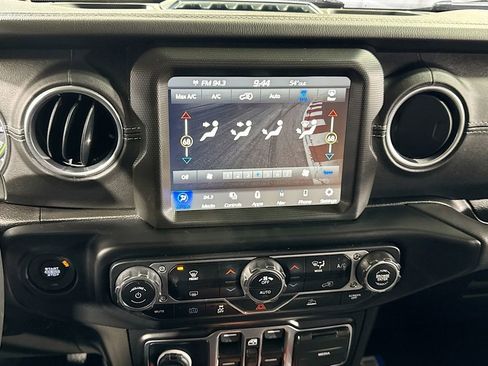 Used 2022 Jeep Wrangler Unlimited Sahara AWD/4WD image 23