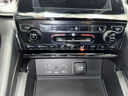 New 2025 Jeep Grand Cherokee Laredo X w/ Luxury Tech Group I AWD/4WD image 30