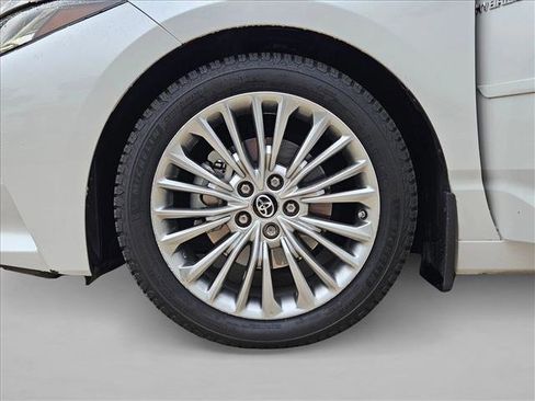 Used 2019 Toyota Avalon Limited image 24