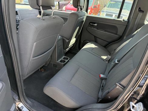 Used 2012 Jeep Liberty Sport image 10