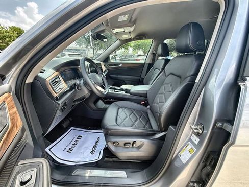 Used 2025 Volkswagen Atlas SE FWD image 18
