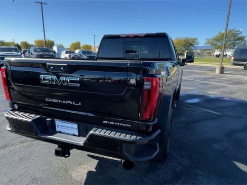 Used 2024 GMC Sierra 2500 Denali Ultimate image 9