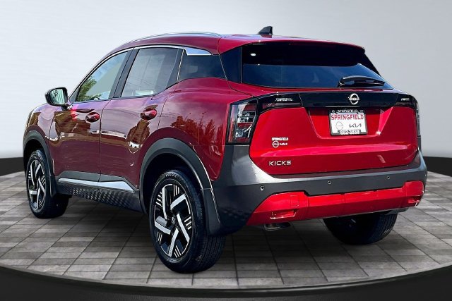 Used 2026 Nissan Kicks SV FWD image 4