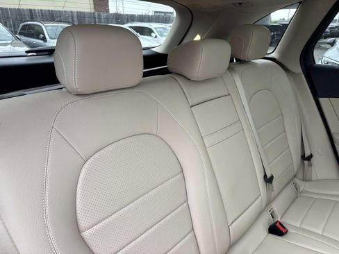 Used 2022 Mercedes-Benz GLC 300 image 9