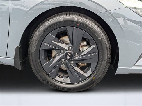 Used 2022 Hyundai Elantra SEL image 11