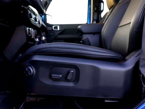 New 2025 Jeep Gladiator Sport image 10