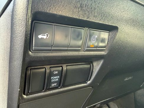 Used 2021 Nissan Armada SL w/ Captain's Chairs Package image 17