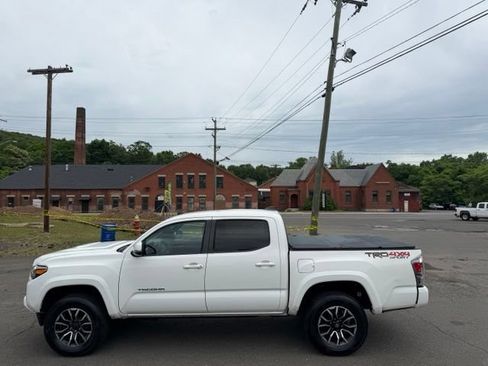 Used 2021 Toyota Tacoma TRD Sport w/ Technology Package AWD/4WD image 8