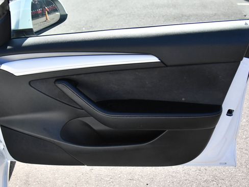 Used 2023 Tesla Model 3 Standard Range RWD image 39