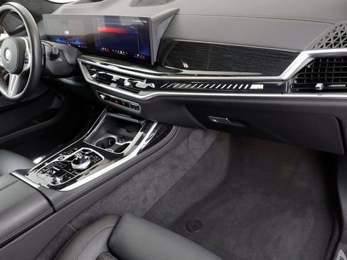 Certified 2025 BMW X7 M60i image 21