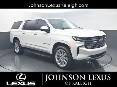 Used 2024 Chevrolet Suburban Premier AWD/4WD image 3
