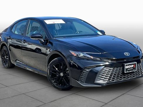 Used 2026 Toyota Camry SE w/ Convenience Package image 3