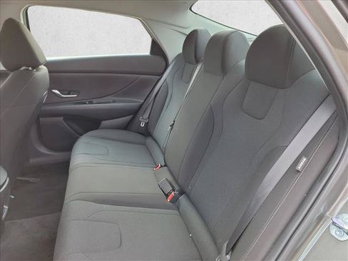 Used 2026 Hyundai Elantra SE FWD image 14