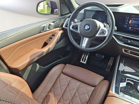 Used 2024 BMW X5 xDrive40i w/ M Sport Package AWD/4WD image 8