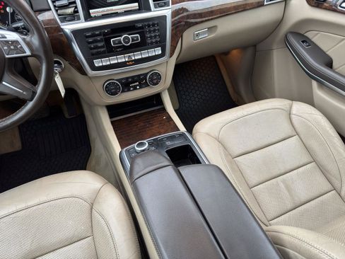 Used 2014 Mercedes-Benz GL 550 4MATIC image 35