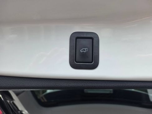 Used 2017 Toyota Highlander Limited w/ Protection Package #3 FWD image 16
