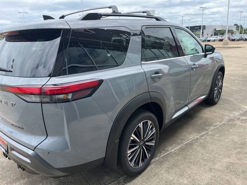 New 2026 Nissan Pathfinder Platinum FWD image 4