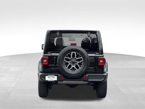 Used 2025 Jeep Wrangler Unlimited Sahara AWD/4WD image 6