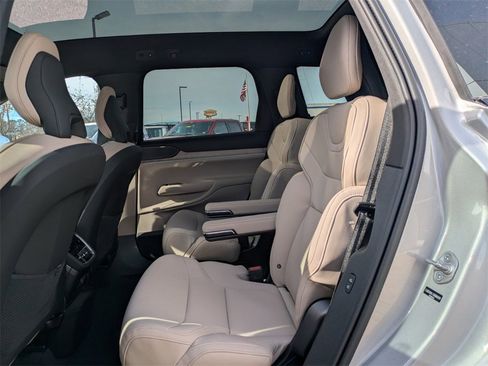 New 2025 Volvo EX90 Ultra image 13