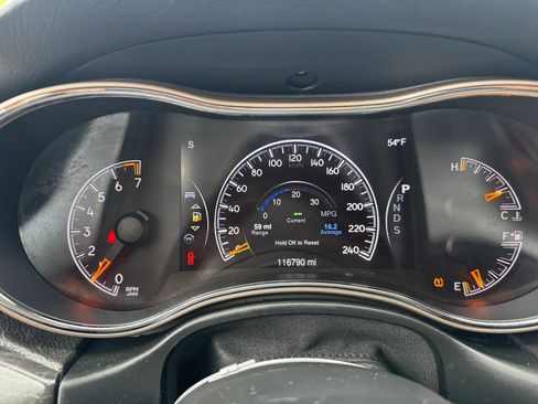 Used 2014 Jeep Grand Cherokee Laredo AWD/4WD image 9