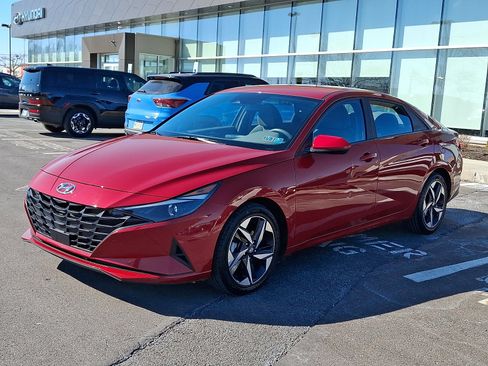 Certified 2023 Hyundai Elantra SEL w/ Convenience Package image 3
