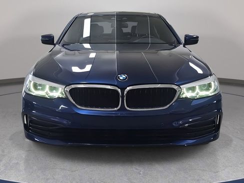 Used 2019 BMW 530i w/ Convenience Package image 3