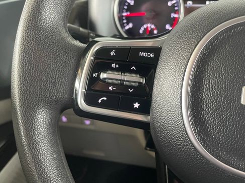 Used 2024 Kia Carnival LX image 41