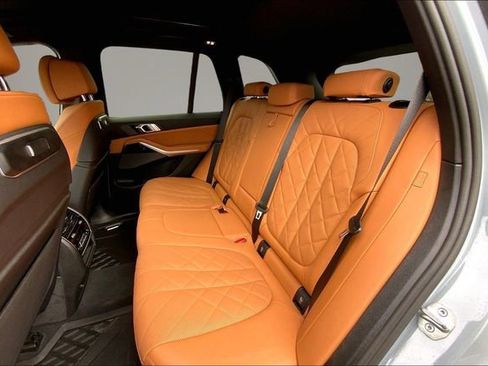 Used 2025 BMW X5 xDrive40i w/ M Sport Package image 19