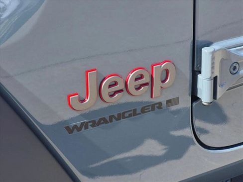 Used 2018 Jeep Wrangler Unlimited Sport S AWD/4WD image 16