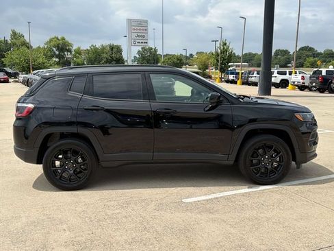New 2026 Jeep Compass Latitude AWD/4WD image 8