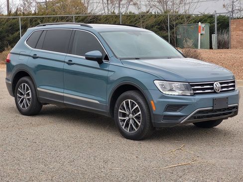 Used 2020 Volkswagen Tiguan SE w/ Panoramic Sunroof Package image 3