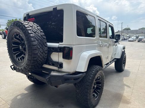Used 2014 Jeep Wrangler Unlimited Sahara AWD/4WD image 5