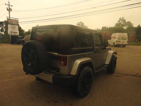 Used 2015 Jeep Wrangler Sahara w/ Connectivity Group AWD/4WD image 3