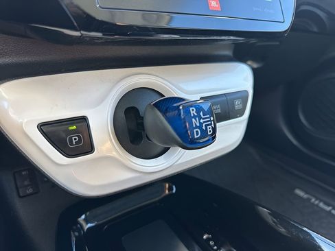 Used 2018 Toyota Prius Four image 17